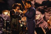 美国R&B歌手詹姆斯·殷格朗因脑癌离世 享年66岁