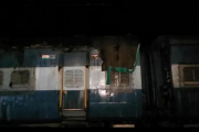 印度13岁男孩爬上火车自拍 碰到高压线惨被烧焦