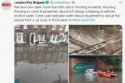 英国伦敦大雨滂沱市区街道积水 多个车辆受困洪水中